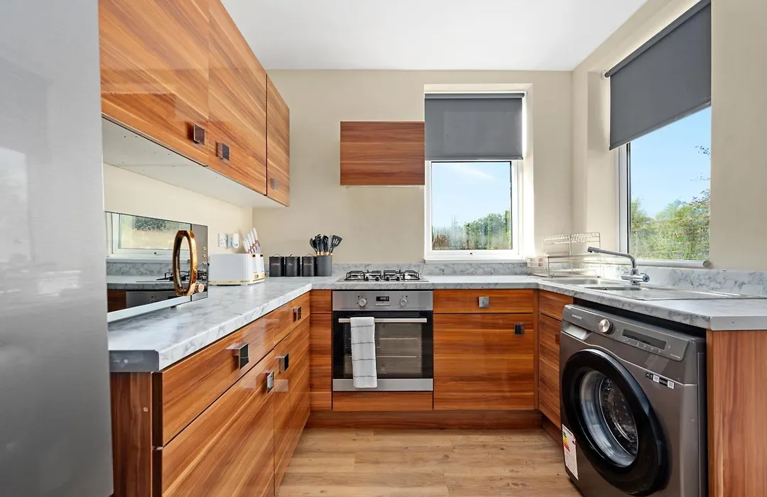 Modern 4Br In M11, Close To Etihad Stadium Sleeps 11-1